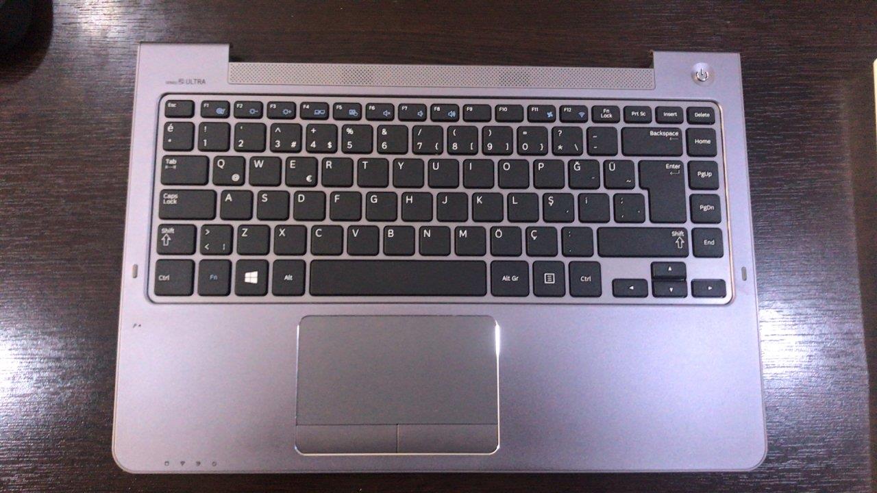Noteware Samsung Compatible NP530U4B NP530U4C NP535U4C Keypad Keyboard Case